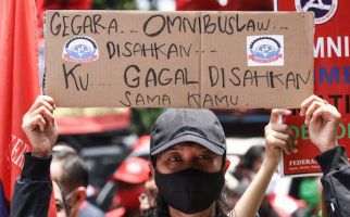 Antisipasi Demo Lanjutan Tolak RUU Cipta Kerja, Polisi Tutup Jalan Patung Kuda Arah Istana Merdeka - JPNN.com