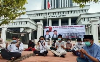 KPU Ogan Ilir Diskualifikasi Ilyas-Endang, Massa Gelar Aksi Damai ke Gedung MA - JPNN.com