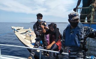 TNI AL Bantu Evakuasi Penumpang KMP Pemana Raya - JPNN.com