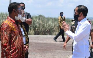 Pak Jokowi Tersenyum Begitu Melihat Hasil Kerja Mantan Mentan di Bombana - JPNN.com