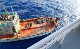 Lagi, Kapal Patroli Bakamla Menangkap 2 Kapal Ikan Vietnam - JPNN.com