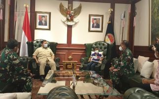 Cerita Menhan Prabowo Perintahkan Pusrehab Kemenhan Membantu Anak dari NTT - JPNN.com