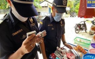 Bea Cukai Menindak Para Pengedar Rokok Ilegal di Tiga Daerah - JPNN.com