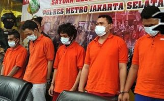 5 Polisi Gadungan Bermodus Tuduh Korban Pengedar Narkoba Beraksi di Apartemen - JPNN.com