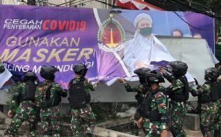 Nah Lho, Haji Lulung Tersinggung Baliho Bergambar Dirinya Ikut Disikat Anggota TNI - JPNN.com