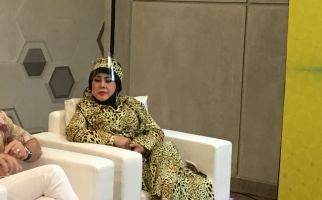 Elvy Sukaesih Jaga Citra sebagai Artis, Ini yang Dilakukan Sebelum ke Minimarket - JPNN.com