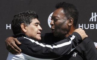 Rivalitas yang Aneh Antara Maradona Dengan Pele - JPNN.com