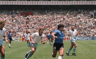 Mantan Pemain Inggris Itu Akhirnya Memaafkan Maradona - JPNN.com