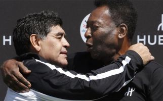 Sungguh Menyedihkan Ucapan Dukacita Pele Ditinggal Maradona - JPNN.com