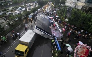 Anak Buah Anies Sikat 470 Reklame di Jakarta Barat, Tak Satu pun Bergambar Habib Rizieq - JPNN.com