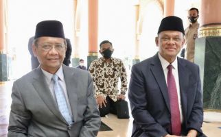 Mahfud Bertemu Jenderal Gatot di Sebuah Masjid, Bicara dari Hati ke Hati - JPNN.com