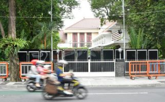 Bu Risma, Apakah Situasi Kota Surabaya Sudah Genting? - JPNN.com