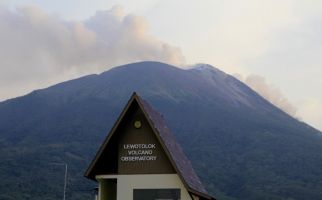 Suara Dentuman Terdengar Sangat Keras dari Gunung Ili Lewotolok - JPNN.com