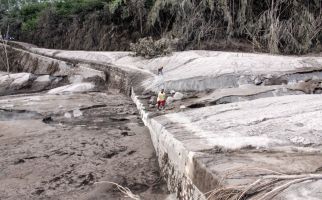 Masa Siaga Bencana APG Gunung Semeru Diperpanjang, Warga Diminta Tetap Waspada - JPNN.com