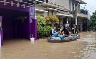 Kesaksian Warga Tiba-tiba Air Merendam Ratusan Rumah, Tanggul Kali Jebol - JPNN.com