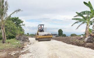 Operator PLTB Sidrap Lanjutkan Program Peningkatan Kualitas Jalan Desa - JPNN.com