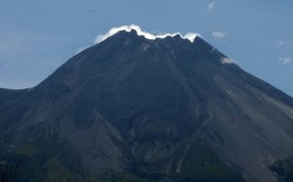 Hari Ini Gunung Merapi Mengeluarkan Guguran Material - JPNN.com