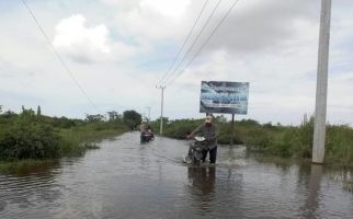 Aceh Utara Diterjang Banjir, Jalan Lintas Kecamatan Ini Sulit Diterobos - JPNN.com