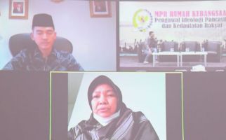 Anggota MPR: Vaksin Corona Belum Boleh Diedarkan tanpa EUA dan Sertifikat Halal - JPNN.com