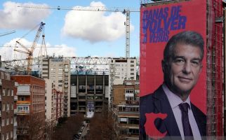 Lihat Nih, Foto Calon Presiden Barcelona Dekat Markas Madrid Besar Banget! - JPNN.com