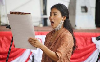Olivia Zalianty Ajak Tokoh dan Seniman Baca Puisi - JPNN.com