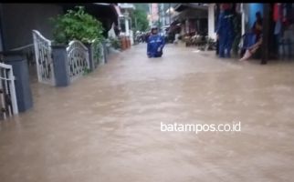 Sungai Sugi Meluap, Tarempa Anambas Diterjang Banjir - JPNN.com