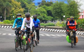 Dua Tamu Istimewa ini Menemani Pak Ganjar Gowes Keliling Semarang - JPNN.com