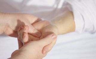 Ketahui 5 Tanda Kulit Alami Dehidrasi - JPNN.com