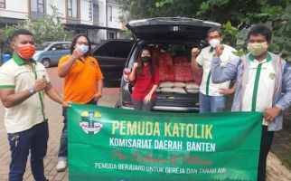 Pemuda Katolik Komda Banten Bantu Warga Terdampak Covid-19 - JPNN.com