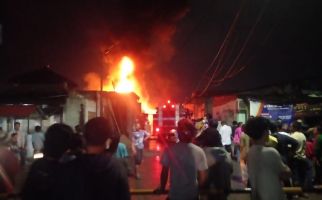 Akibat Ulah Anak-anak, Gudang Karet di Cakung Ludes Terbakar, Ya Ampun - JPNN.com