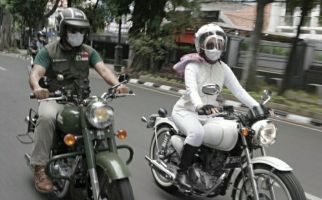 Ultah Pernikahan, Kang Emil Beri Motor Klasik untuk Istrinya, Duh Romantisnya - JPNN.com