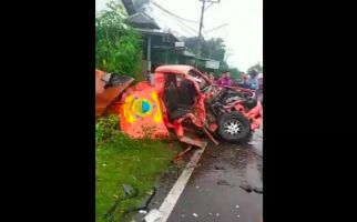 Kecelakaan Maut Mobil Operasional BPBD vs Truk di Pringgabaya, 1 Tewas dan 2 Kritis - JPNN.com