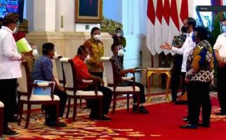 Presiden Jokowi Serahkan SK Hutan Sosial, Hutan Adat dan TORA, Begini Perinciannya - JPNN.com