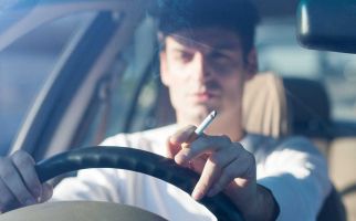 Merokok di dalam Mobil Bisa Bikin Harga Jual Anjlok, Hentikan Sekarang! - JPNN.com