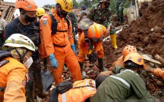 Awas, Pergerakan Tanah Masih Terjadi di Lokasi Longsor Sumedang - JPNN.com