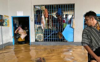 Banjir Setinggi Paha Rendam Rutan Barabai, 56 Narapidana Dievakuasi - JPNN.com