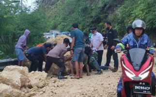 Gempa di Majene Sulbar: 3 Orang Tewas, 24 Luka-luka, Hotel & Kantor Gubernur Rusak Parah - JPNN.com