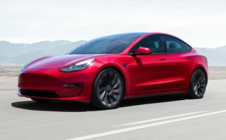 China Larang Mobil Tesla Masuk Area Perkantoran Pemerintah, Bahkan Sekadar Melintas - JPNN.com