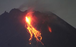 Sejak Minggu Dini Hari Tadi Gunung Merapi Sudah 36 Kali Begini, Siaga! - JPNN.com