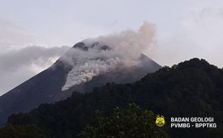 Awan Panas Gunung Merapi Meluncur Sejauh 1.000 Meter Menuju Kali Krasak - JPNN.com