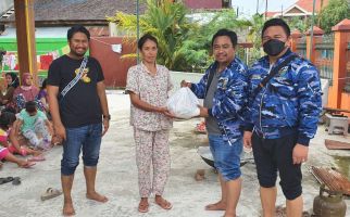 Bantu Korban Banjir, KNPI Serahkan Bantuan Sembako - JPNN.com