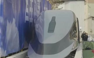 Gokil! Tiongkok Kenalkan Purwarupa Kereta Secepat Pesawat - JPNN.com