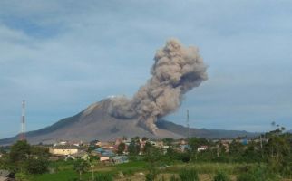 Hari Ini Gunung Sinabung Erupsi Lagi - JPNN.com