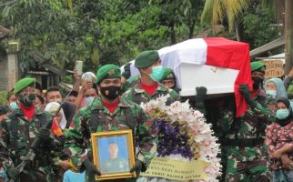 TNI Gelar Upacara Kebesaran untuk Jenazah Praka Dedi yang Tewas Ditembak KKB - JPNN.com