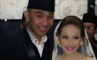 Suami Dekat dengan Model Cantik, Ayu Senyum Saja - JPNN.com