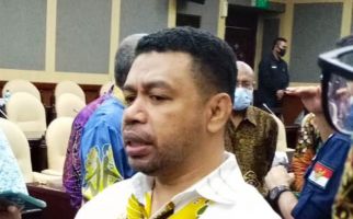 Filep Wamafma Minta Kapolri Listyo Berdayakan dan Promosikan Perwira Polri dari Papua - JPNN.com