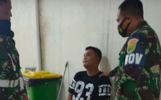 Ari Berseragam TNI Saat Dijemput Anggota Kodim di Kamar Kos, Ada Perempuan, Tak Disangka Ternyata - JPNN.com