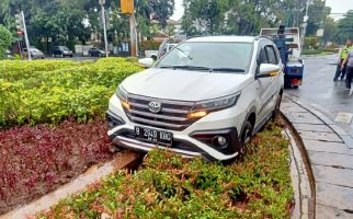 Mobil Rahmad Soleh Mendarat di Atas Taman Suropati, Begini Penampakannya - JPNN.com