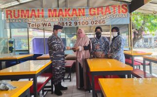 Peduli Sesama, Skomlekal Serahkan Bantuan Kepada Rumah Makan Gratis - JPNN.com