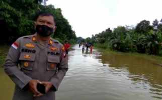 Banjir Melanda, Jalur Perbatasan Indonesia-Malaysia Macet Total - JPNN.com